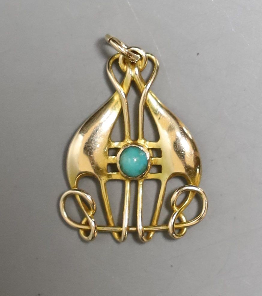 An Edwardian Art Nouveau 15ct and turquoise set pendant, 25mm, gross 2.2 grams.